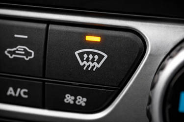 An image of the defog button in a vehicle.